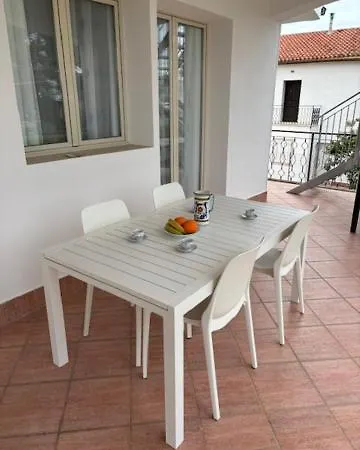 Bombana - Vicino Apartment